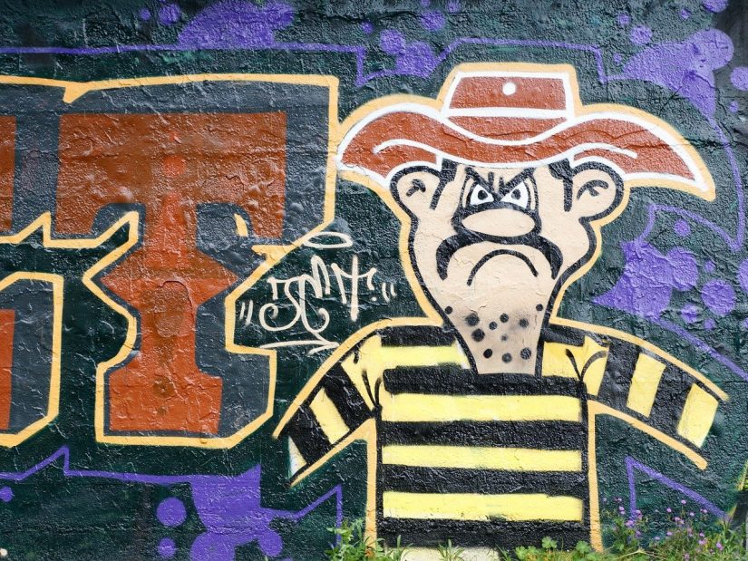 graffiti-771700_1280-min мошенники